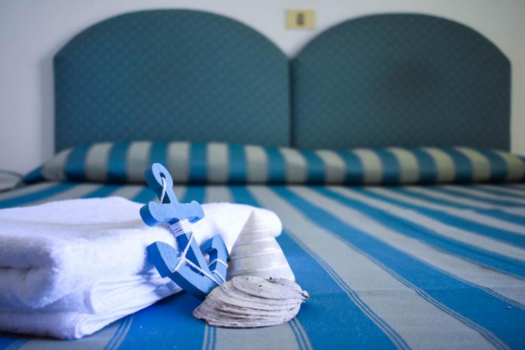 Hotel Embassy Πέζαρο Εξωτερικό φωτογραφία