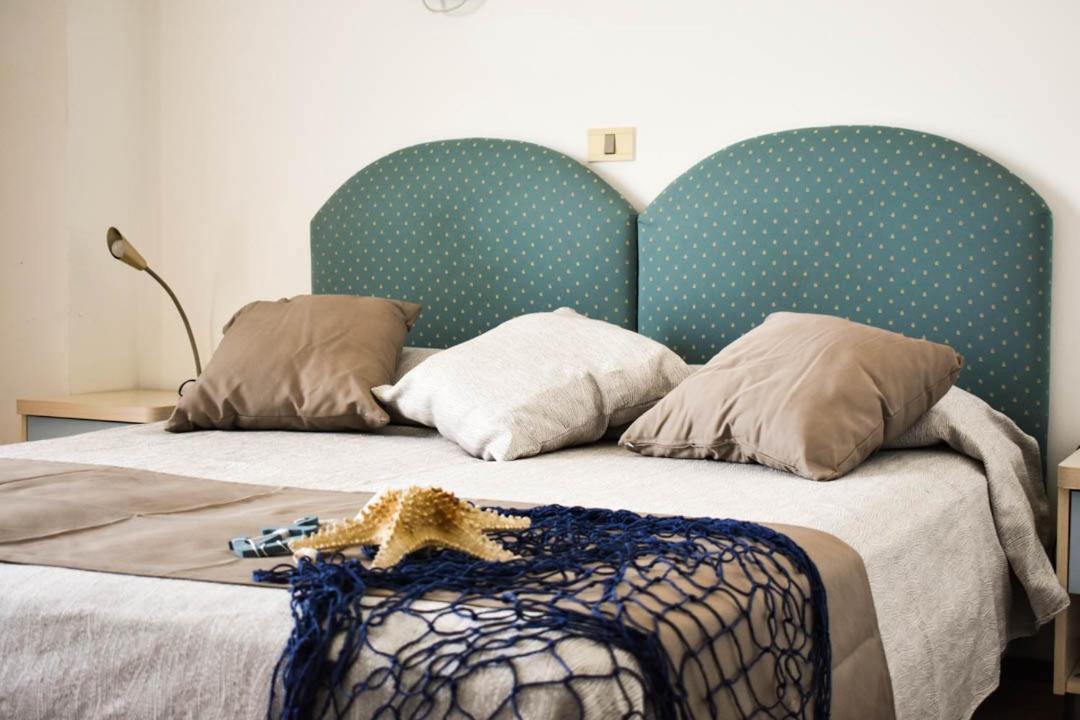 Hotel Embassy Πέζαρο Εξωτερικό φωτογραφία