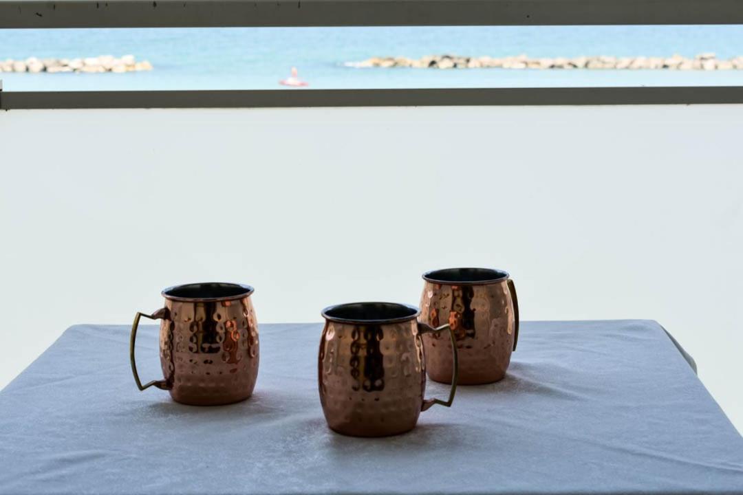Hotel Embassy Πέζαρο Εξωτερικό φωτογραφία