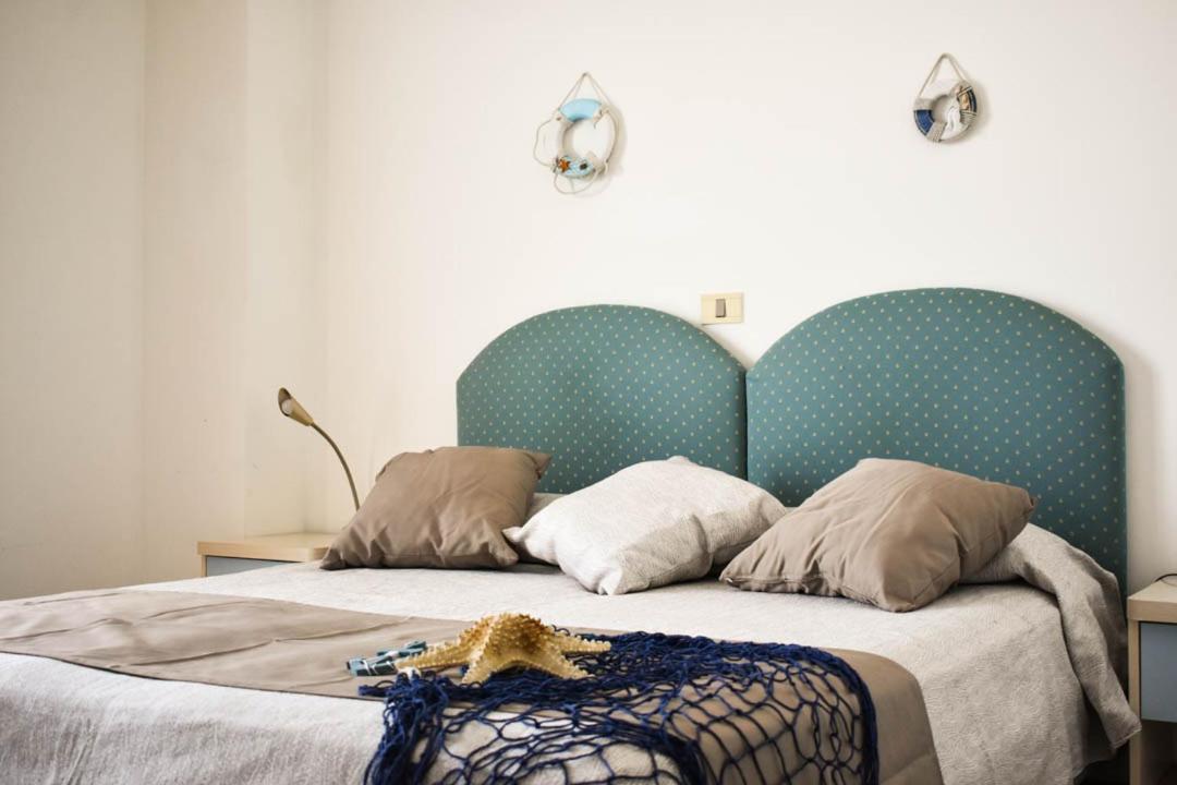 Hotel Embassy Πέζαρο Εξωτερικό φωτογραφία