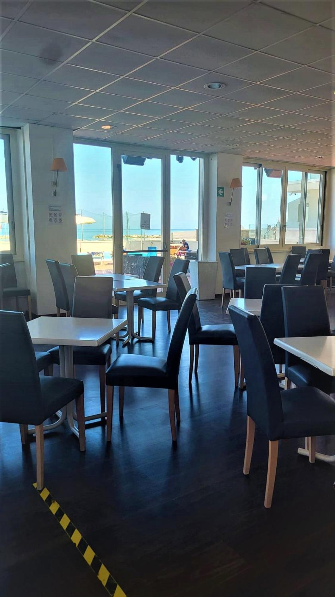 Hotel Embassy Πέζαρο Εξωτερικό φωτογραφία