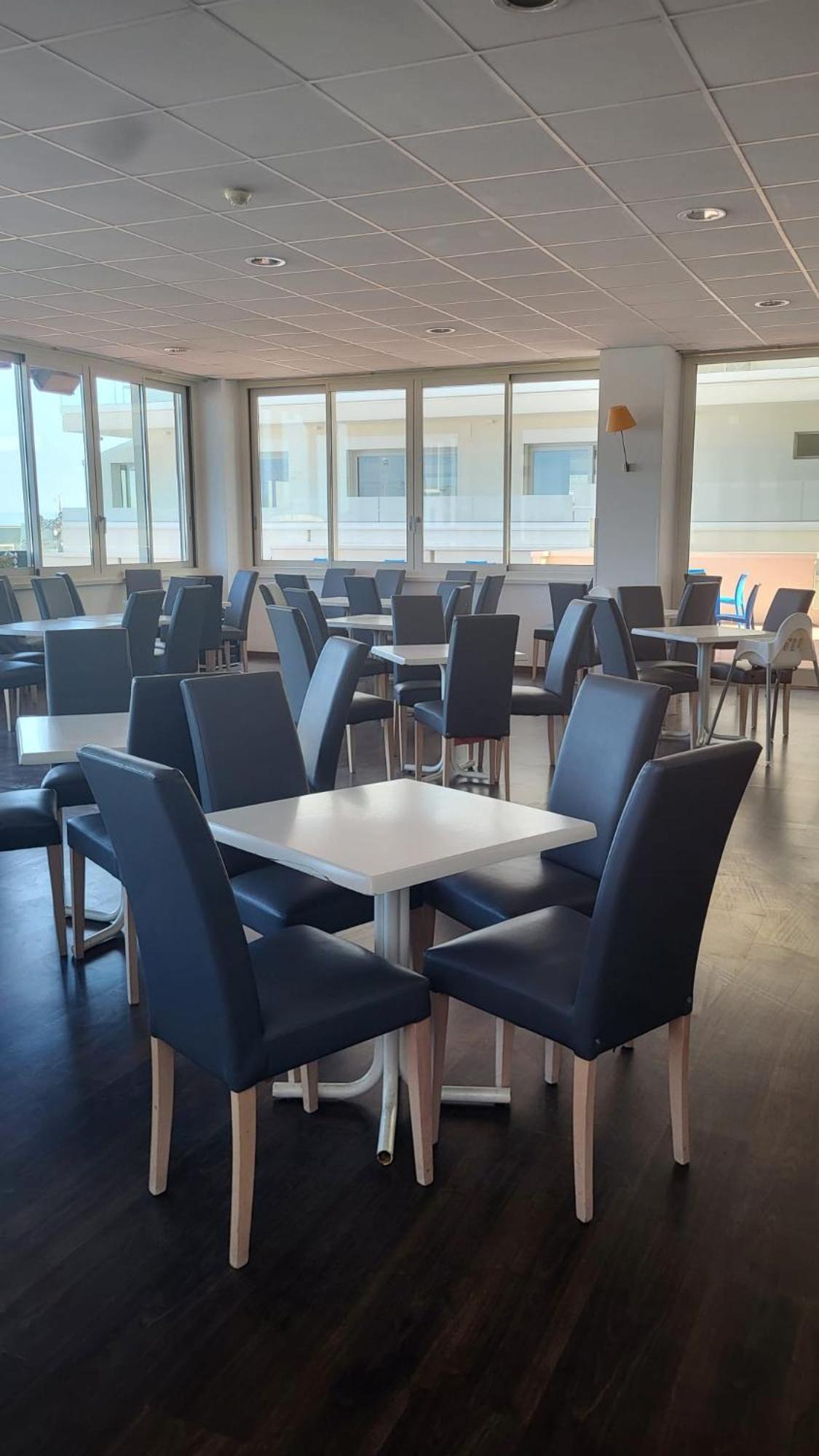 Hotel Embassy Πέζαρο Εξωτερικό φωτογραφία