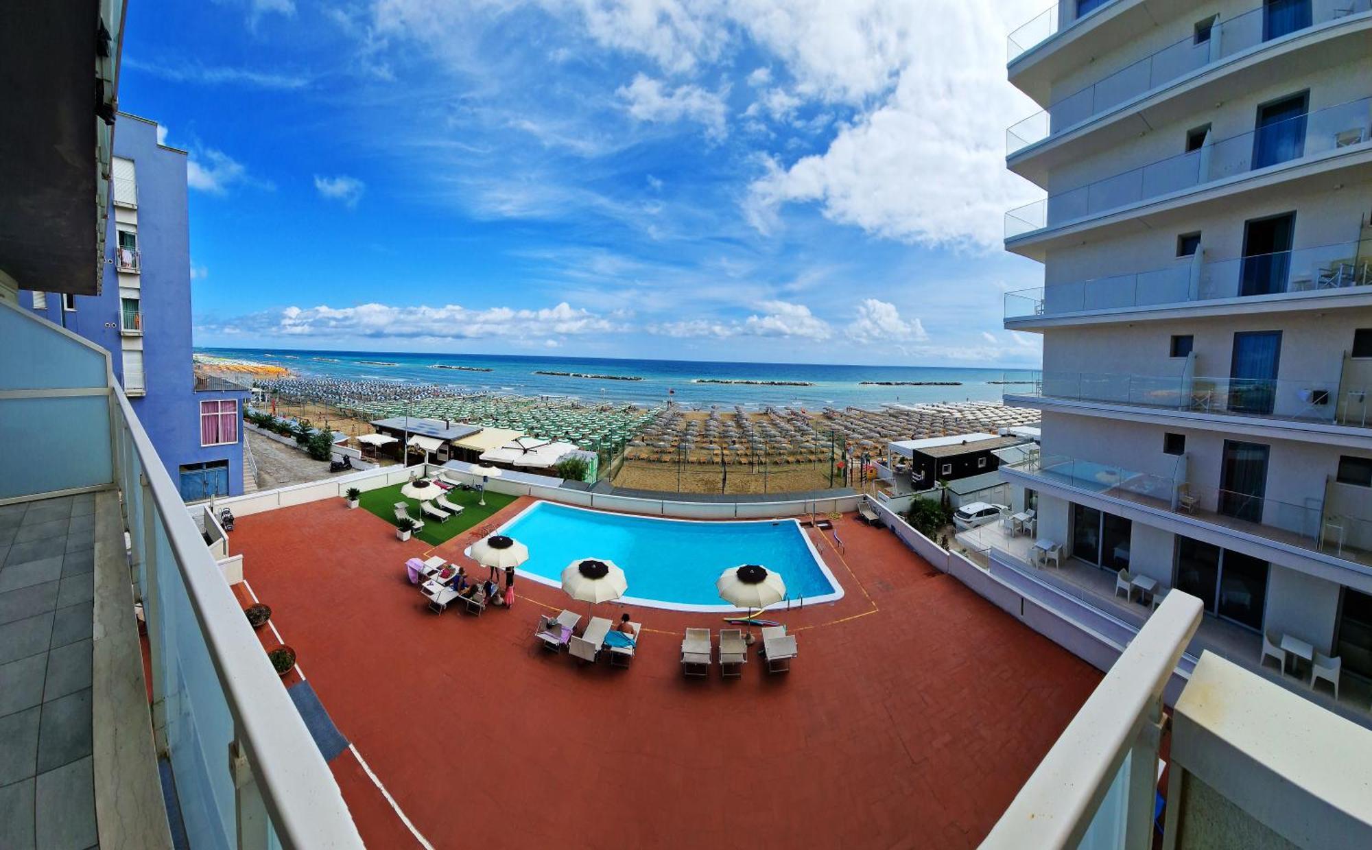 Hotel Embassy Πέζαρο Εξωτερικό φωτογραφία