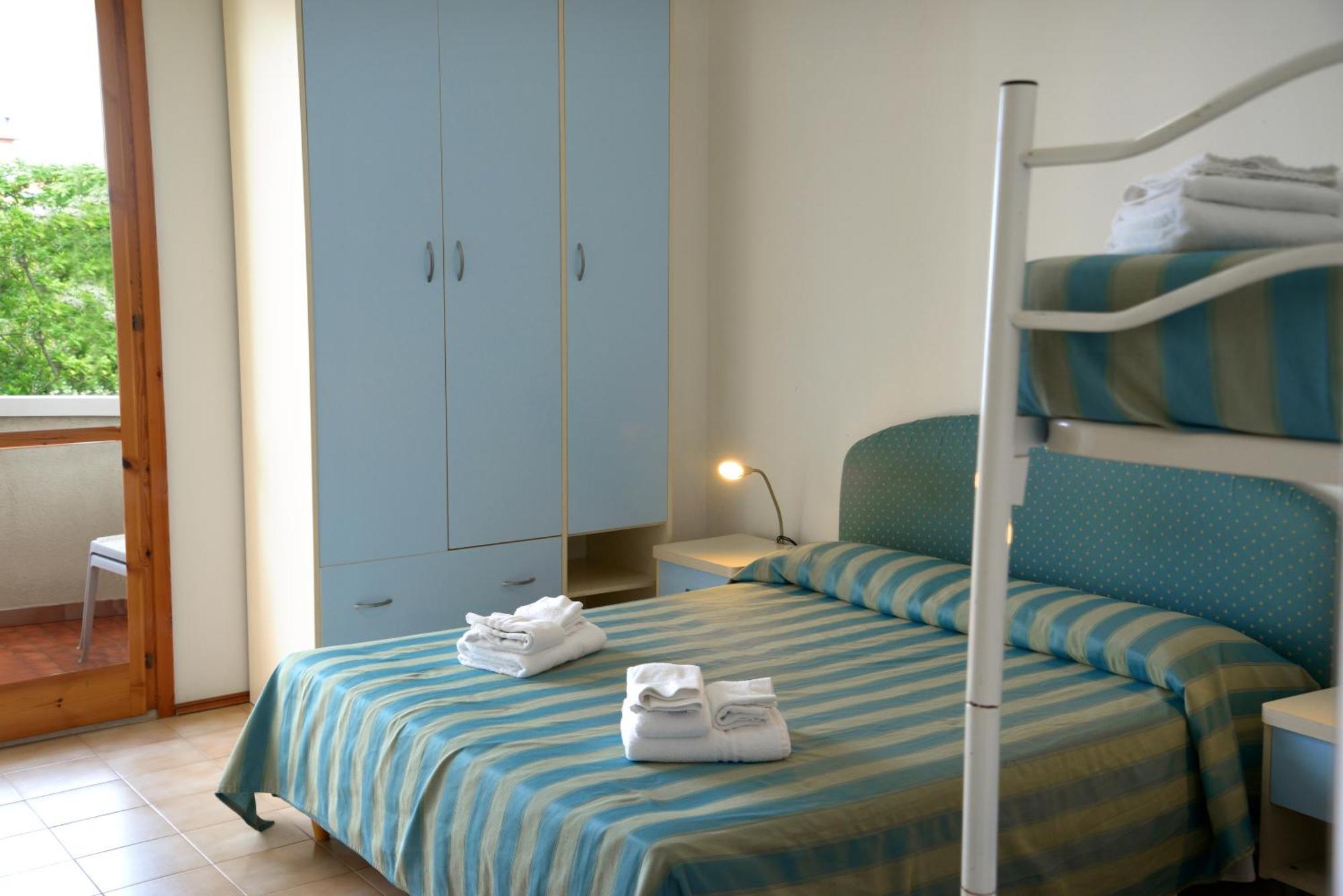 Hotel Embassy Πέζαρο Εξωτερικό φωτογραφία