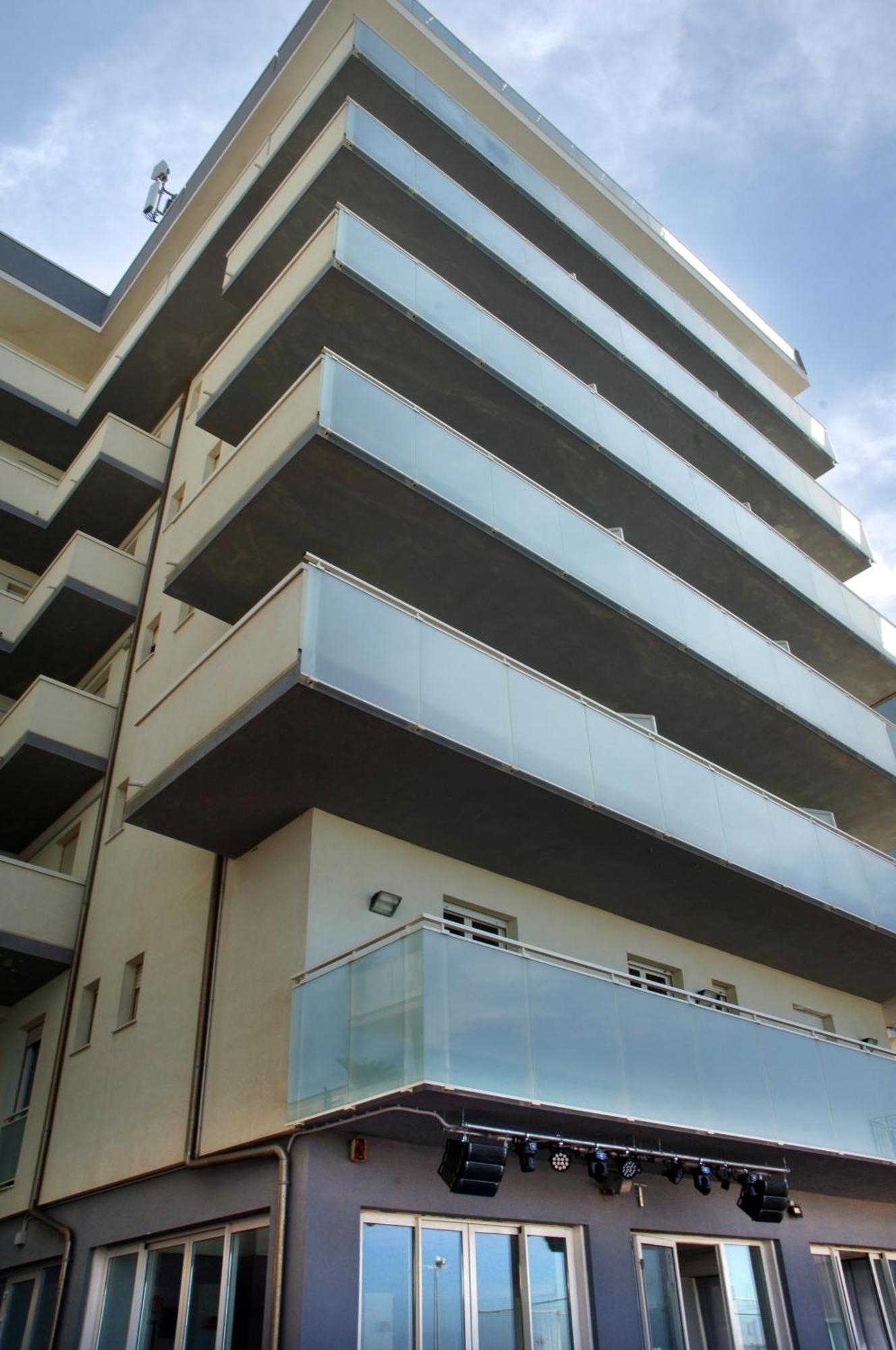Hotel Embassy Πέζαρο Εξωτερικό φωτογραφία