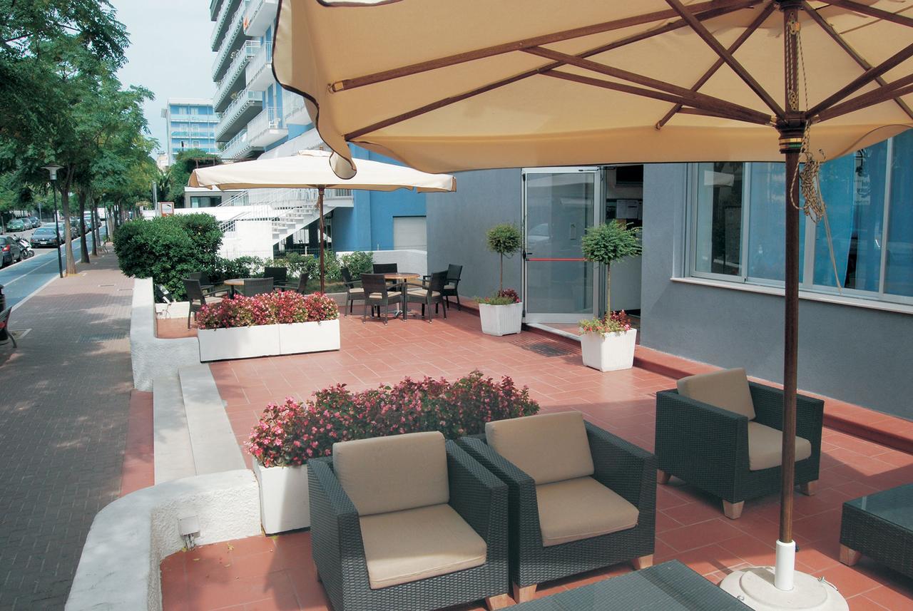 Hotel Embassy Πέζαρο Εξωτερικό φωτογραφία